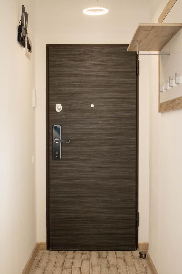 Yzza Apartament Năvodari Екстериор снимка