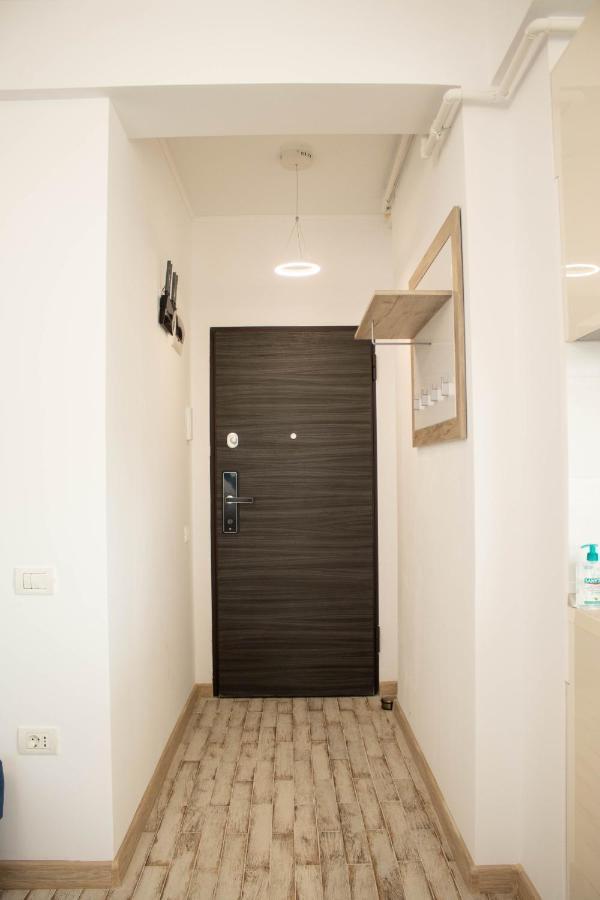 Yzza Apartament Năvodari Екстериор снимка